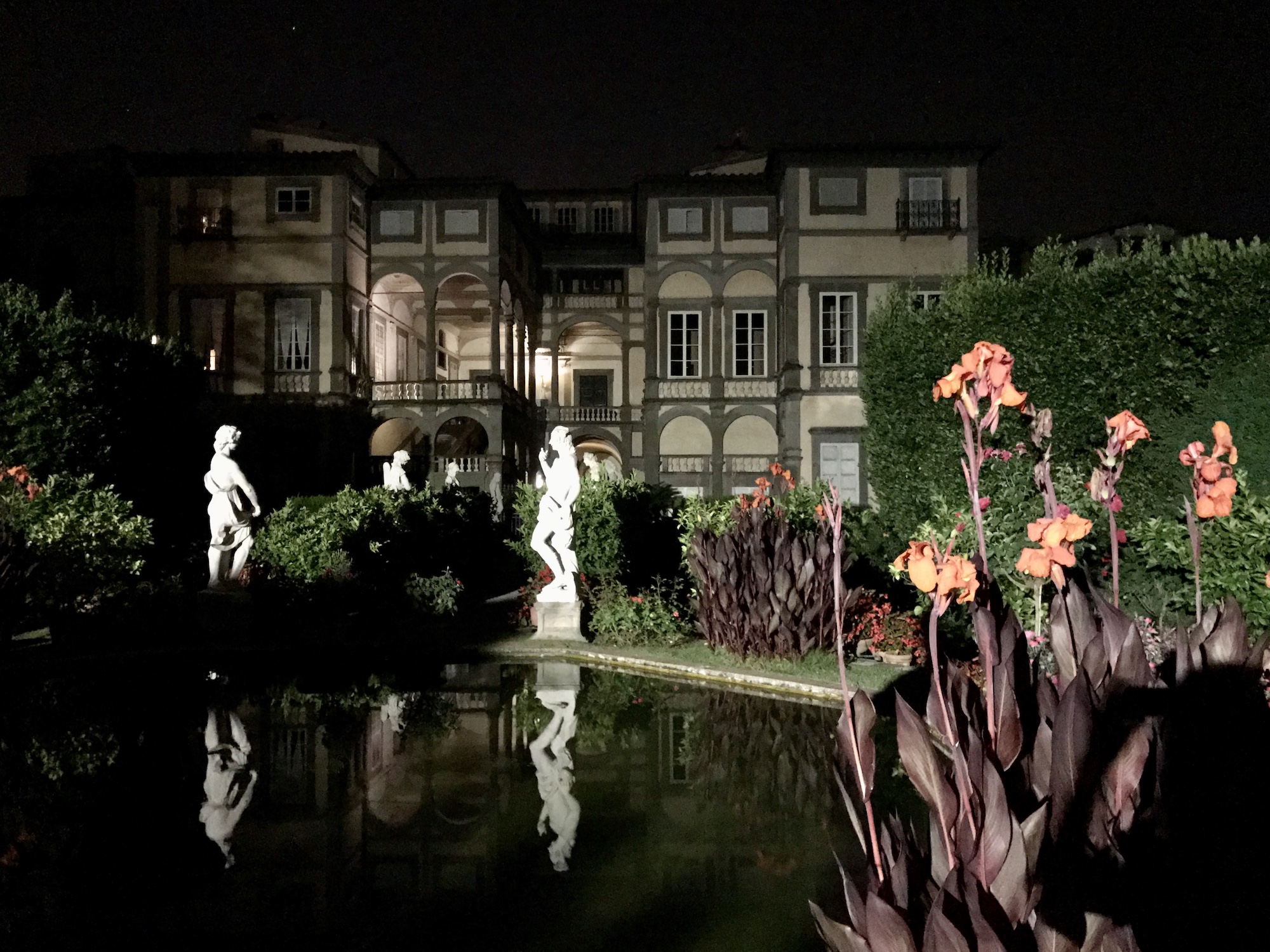 Garden of Palazzo Pfanner in Lucca by night